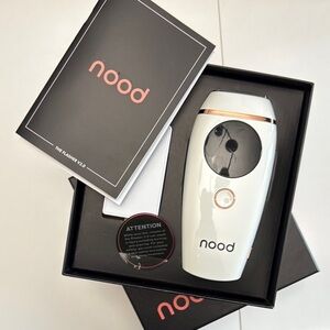 Nood The Flasher 2.0, Hair Removal Device in White and Black